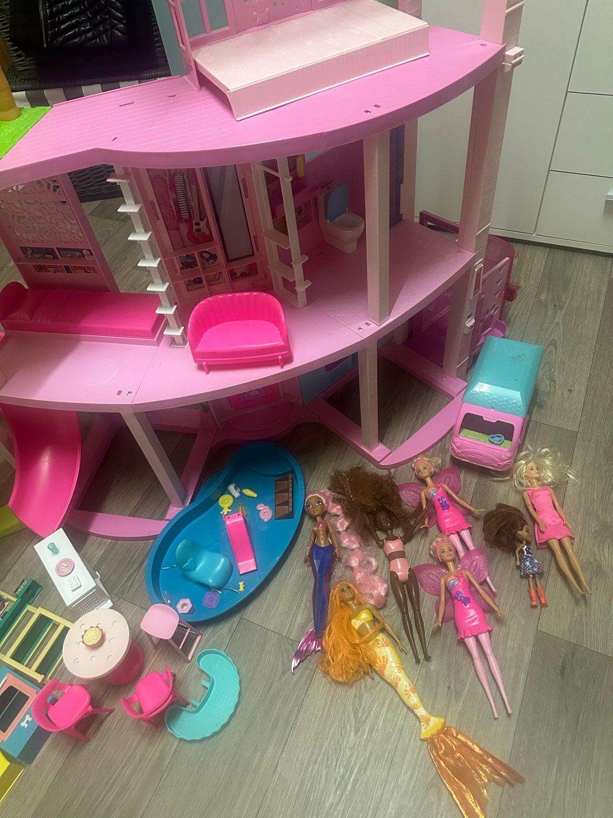 Groot Barbie Droomhuis met veel accessoires en Barbies, Ophalen, Gebruikt, Barbie