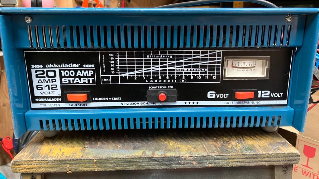 Acculader 6 / 12 volt, Ophalen of Verzenden, Gebruikt