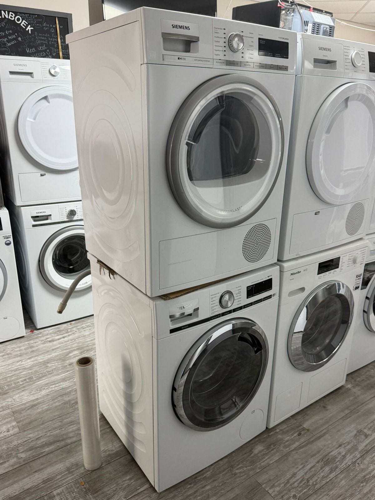 Siemens IQ700 Set Wasmachine 10KG en Droger 9KG Gebruikt, 8 tot 10 kg, Energieklasse A of zuiniger, Voorlader, Postbus 2592130 AG Hoofddorp