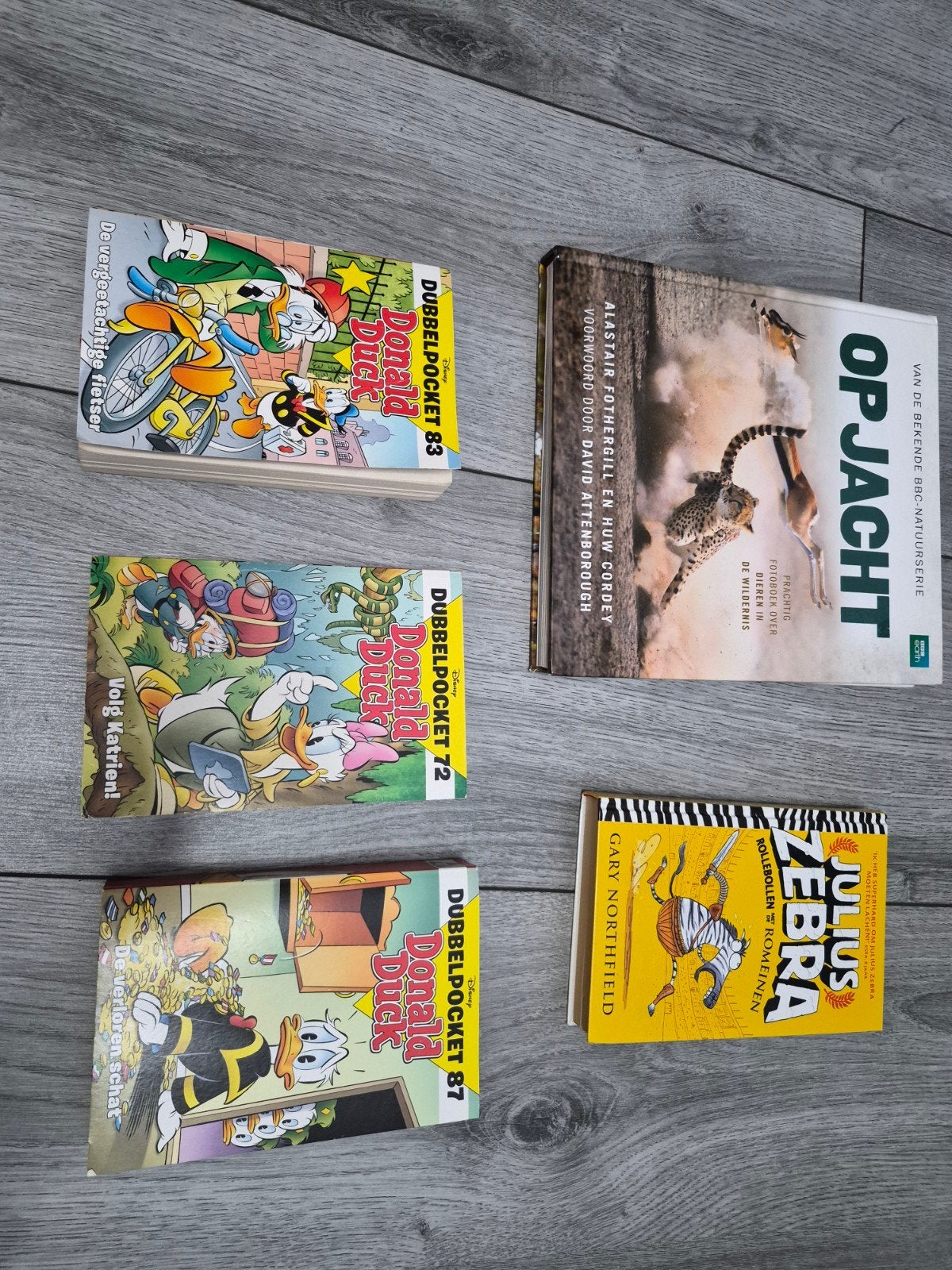 Donald Duck Dubbelpocket en natuurboeken, Boeken, Meerdere stripboeken, Ophalen of Verzenden, Gelezen