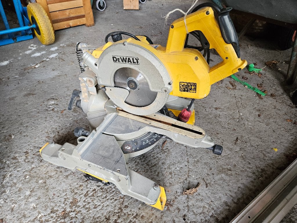 Dewalt DW771 QS Afkortzaagmachine, Ophalen, Gebruikt, DeWalt, 70 mm of meer