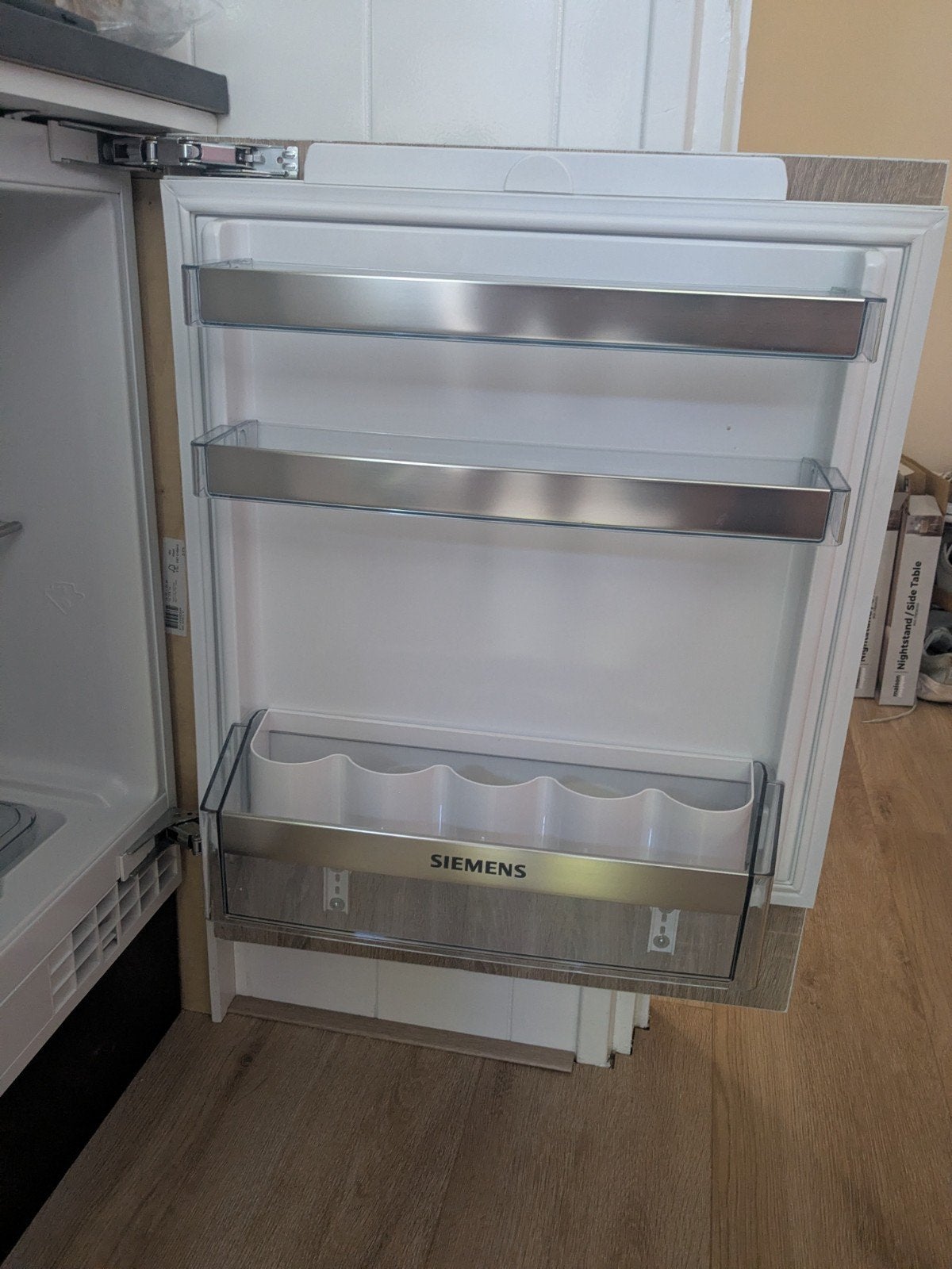 Inbouw koelkast Siemens, Ophalen, Zonder vriesvak, Minder dan 85 cm, 100 tot 150 liter