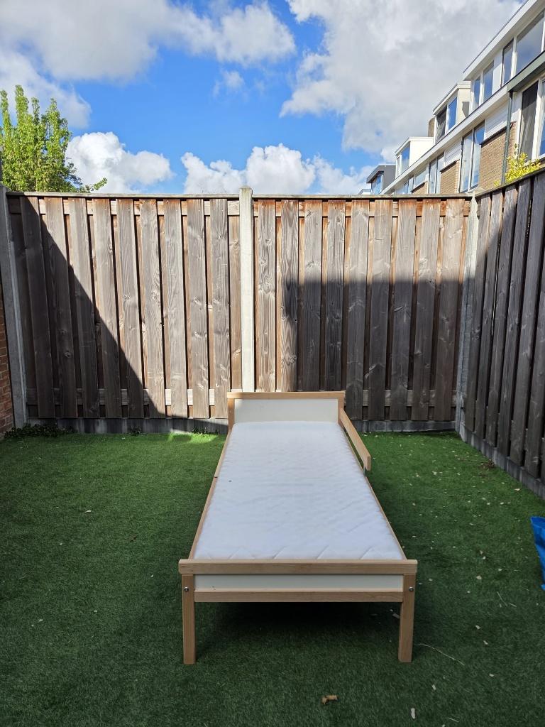 Kinderbed met matras / Complete kids bed (IKEA, Sniglar), Ophalen, Zo goed als nieuw