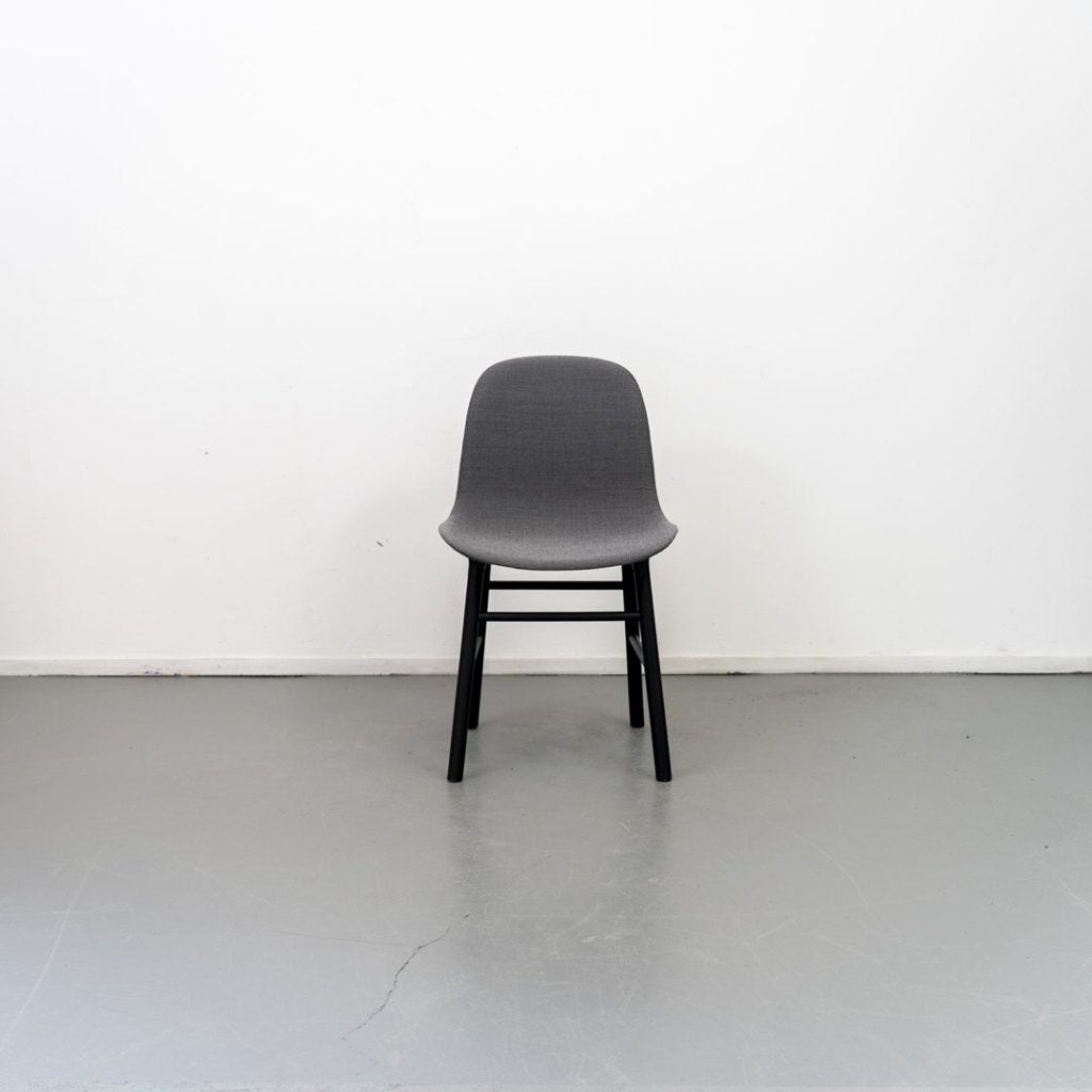 Normann Copenhagen Form Stoel Grijs/Zwart Stof - Zwart, Niet ingevuld, Zo goed als nieuw, Niet ingevuld, Niet ingevuld