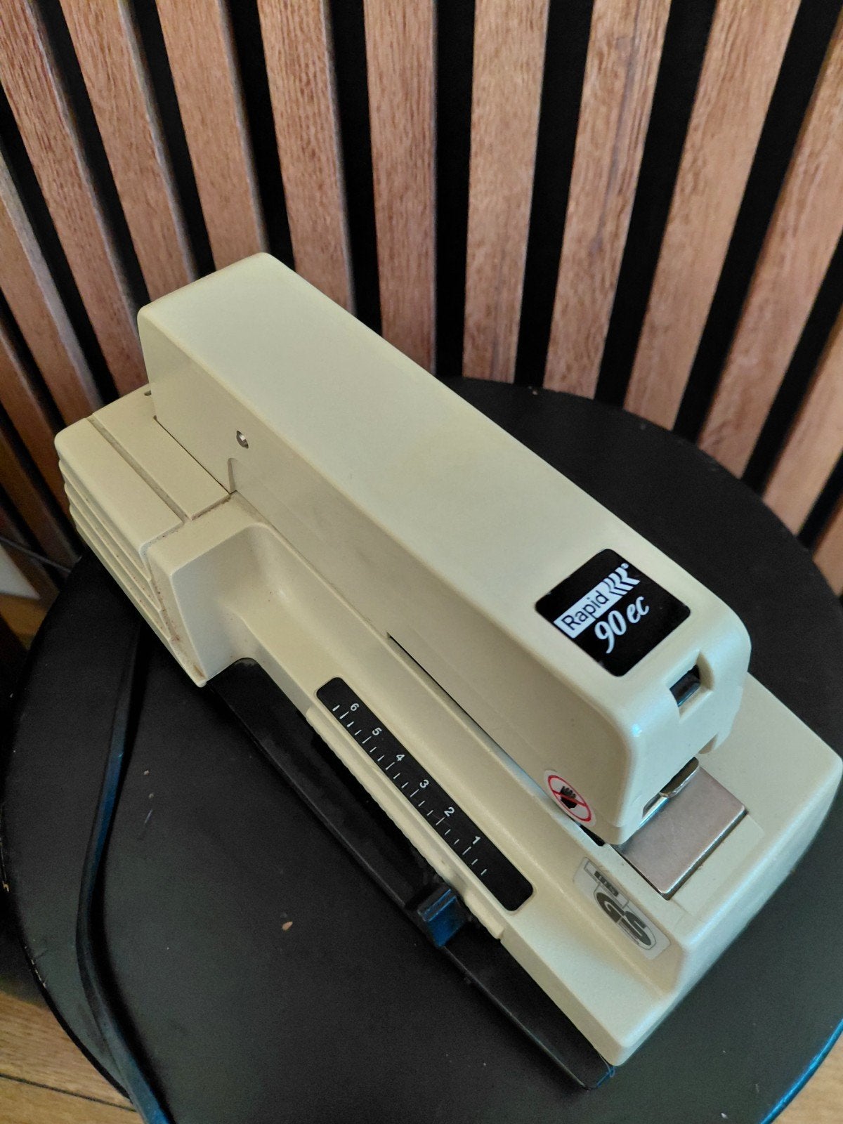 Rapid 90 EC Elektrische kantoor nietmachine werkt perfect, Ophalen of Verzenden, Zo goed als nieuw
