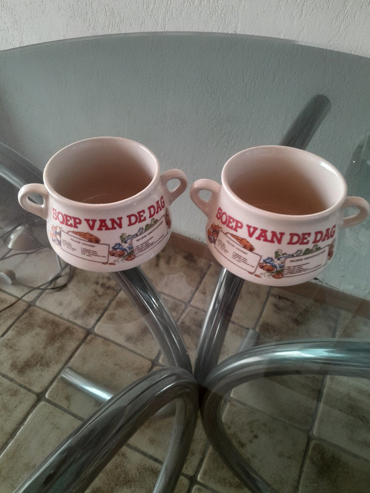 Set van 2 Vintage Soepkommen 'Soep van de Dag', Gebruikt, Keramiek, Vintage, Ophalen of Verzenden