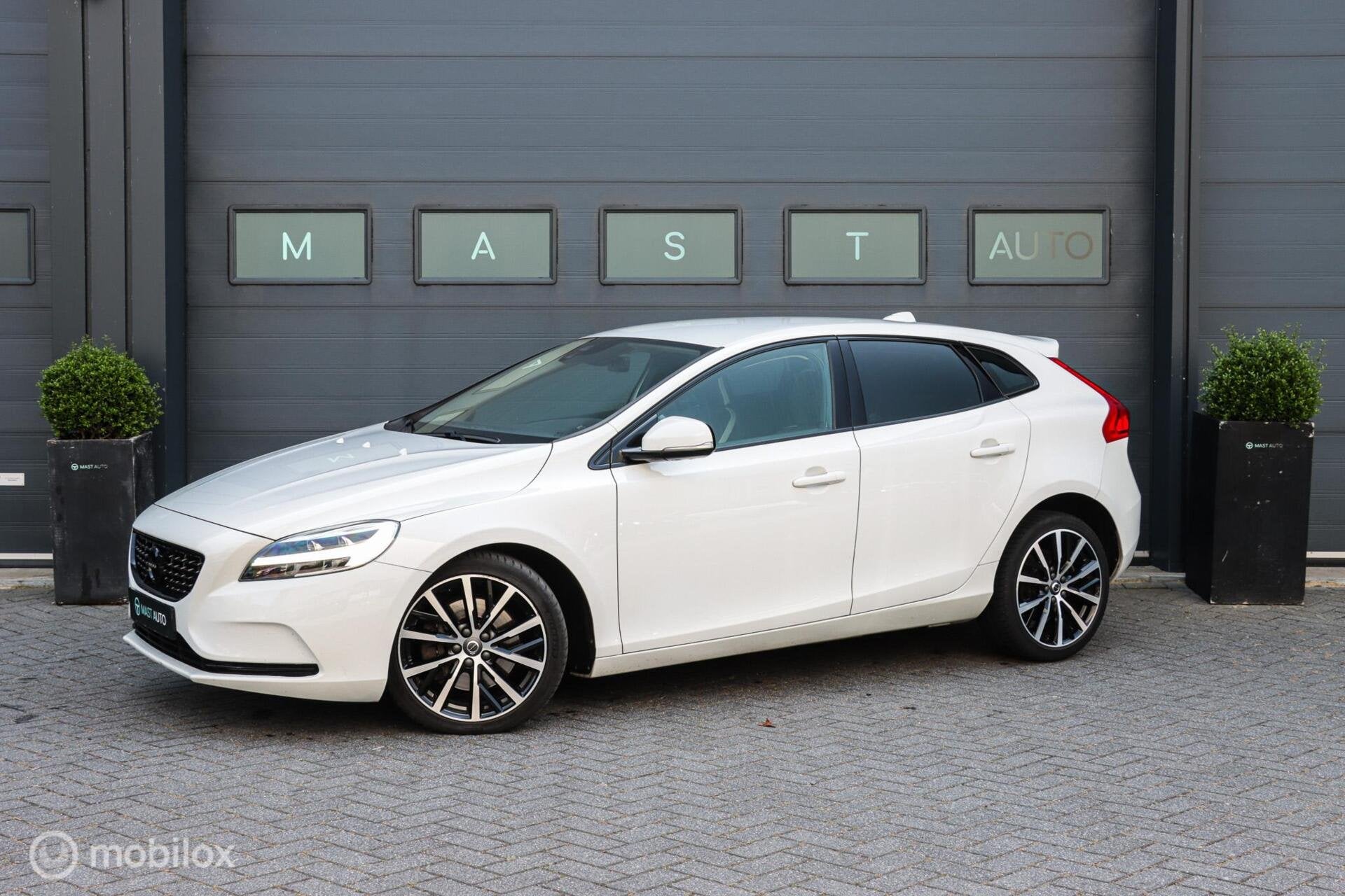 Volvo V40 1.5 T3 Inscription|AUT|LED|STOELVERM.|NAP|CRUISE|C, Auto's, Stof, 4 cilinders, 700 kg, Wit