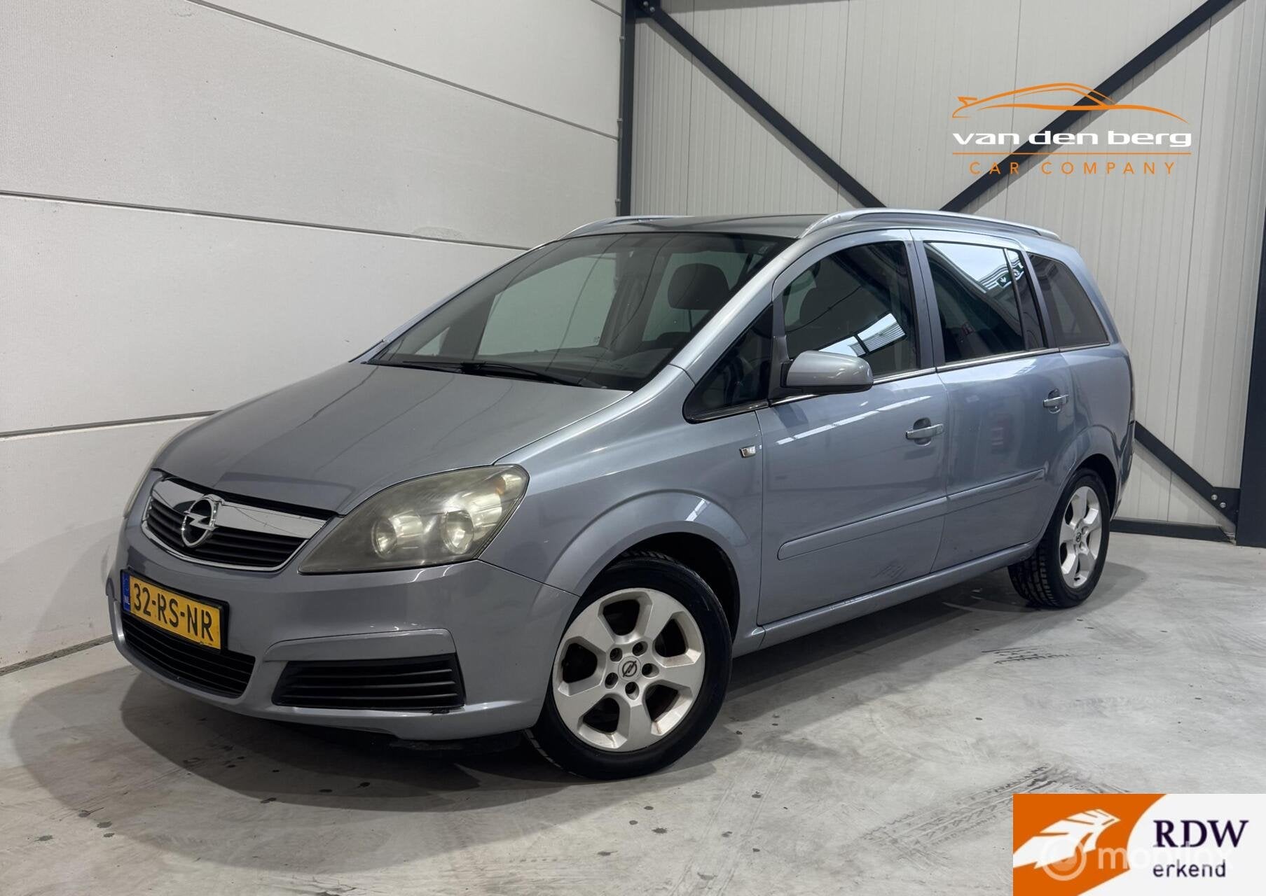 Opel Zafira 1.6 Enjoy LM velgen 7 Persoons Trekhaak, Auto's, Voorwielaandrijving, Stof, Gebruikt, Zwart