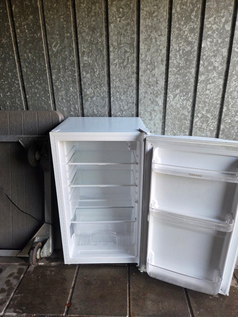 Tomado koelkastje speciaal geschikt voor op de camping, Ophalen, Zo goed als nieuw, Elektrisch