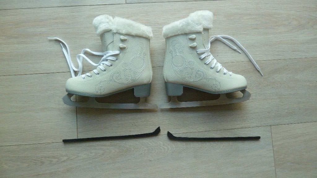 Nieuwe Kunstschaatsen, Sport en Fitness, Schaatsen, Overige merken, Ophalen of Verzenden, Zo goed als nieuw, Kunstschaatsen