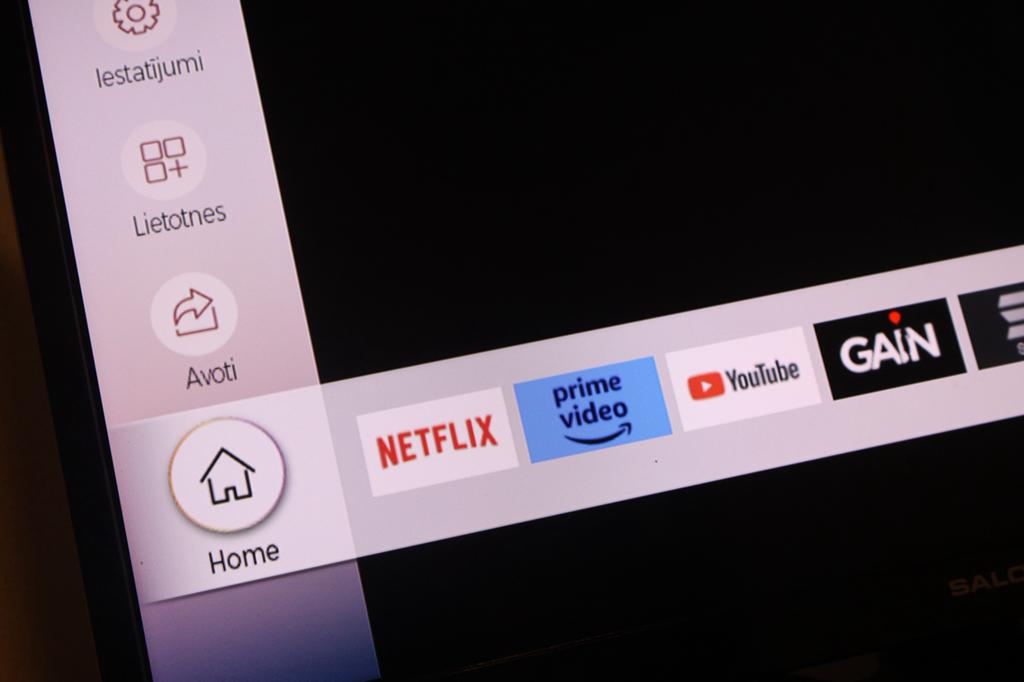 Kleine TV ‘’24inch Salora NetFlix & YouTube, Ophalen of Verzenden, Zo goed als nieuw, 50 Hz, Overige merken
