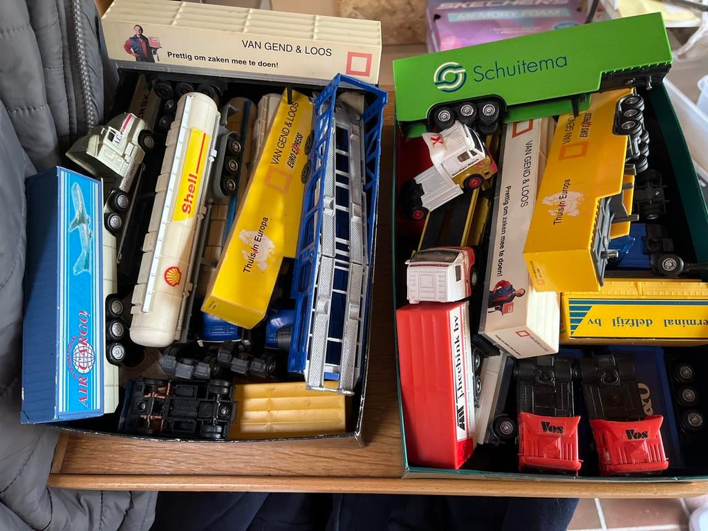 Grote verzameling miniatuur vrachtwagens en trailers, Ophalen of Verzenden, Gebruikt