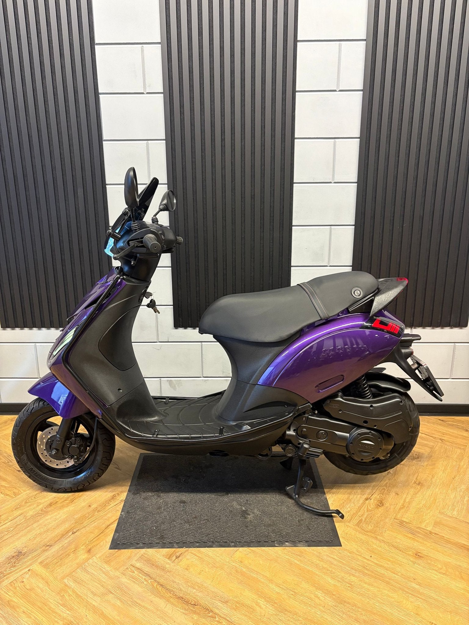 Foto 4 van PIAGGIO ZIP 4T 3V BROM 2023 FULL OPTION CANDY PURPLE