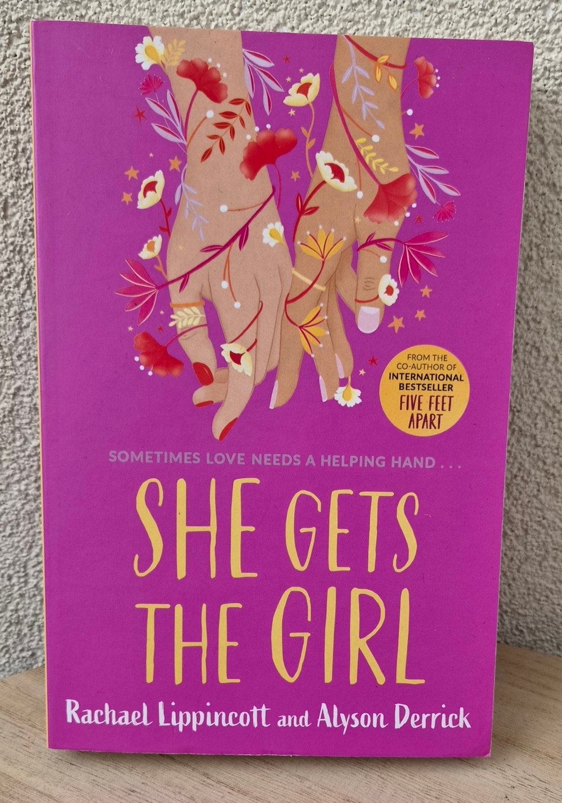 She Gets The Girl - Rachael Lippincott & Alyson Derrick, Ophalen of Verzenden, Zo goed als nieuw, Rachael Lippincott & Alyson Derrick