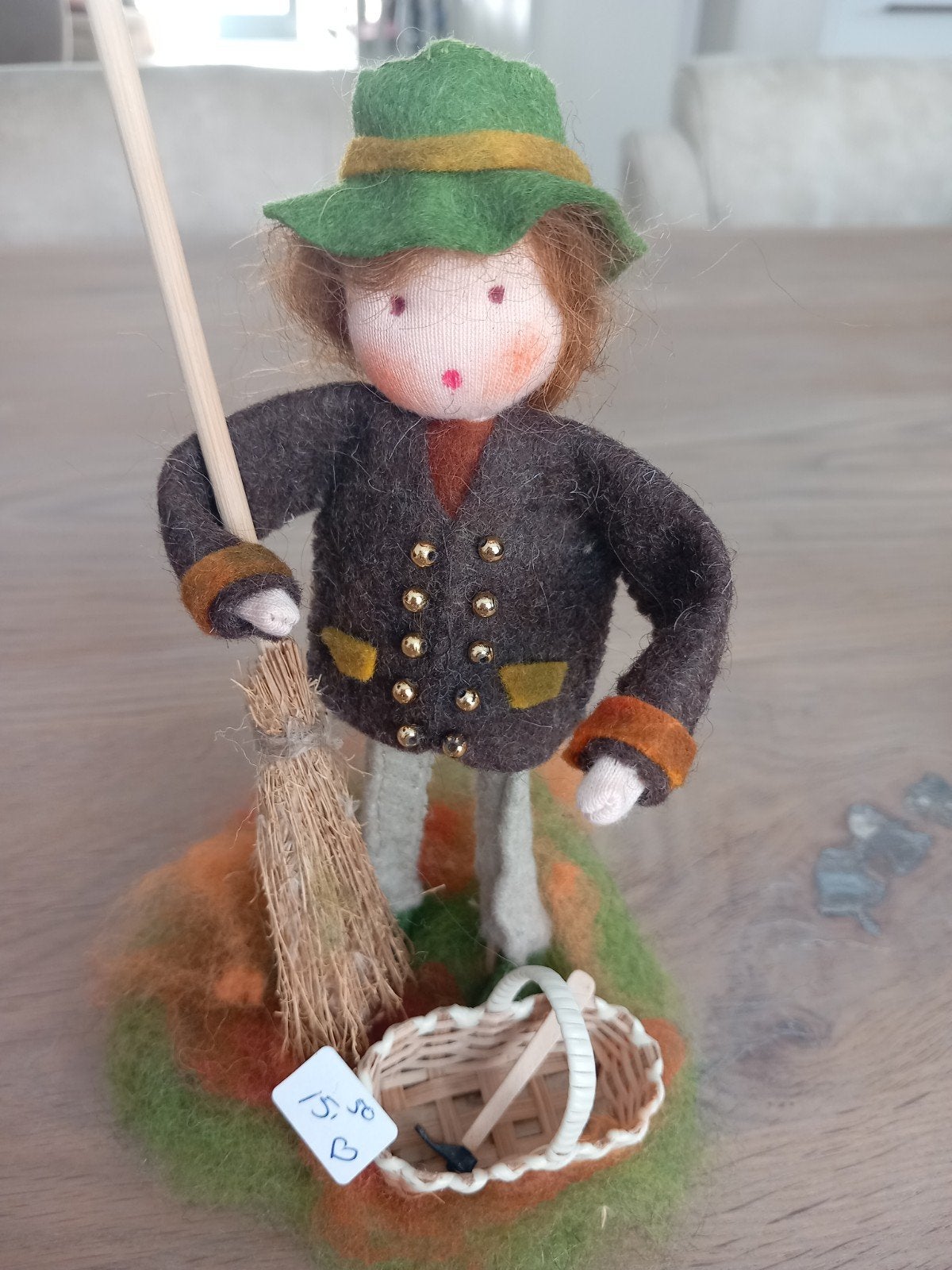 Herfstmannetje 18cm vilt seizoenstafel vrije school, Hobby en Vrije tijd, Ophalen of Verzenden, Nieuw, Figuurtje(s)