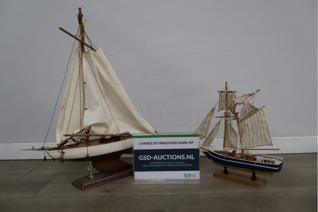 Set van 2 houten model zeilboten, Hobby en Vrije tijd, Modelbouw | Boten en Schepen, Ophalen of Verzenden, Niet ingevuld, Niet ingevuld