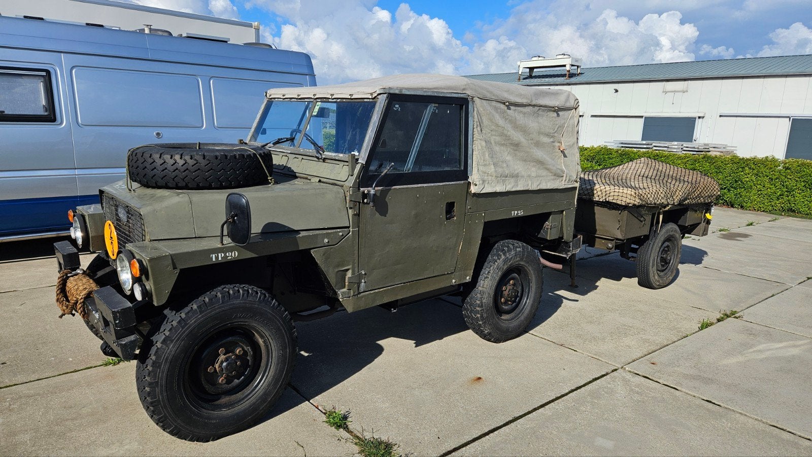 Landrover 88 series3 lightweight 1973  Sankey trailer, 2286 cc, 4 cilinders, 7 stoelen, 68 pk