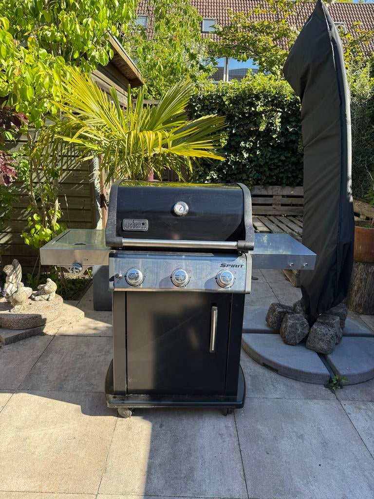 Weber Spirit E-325 GBS Zwart (3 jaar oud) + Hoes, Ophalen of Verzenden, Gebruikt