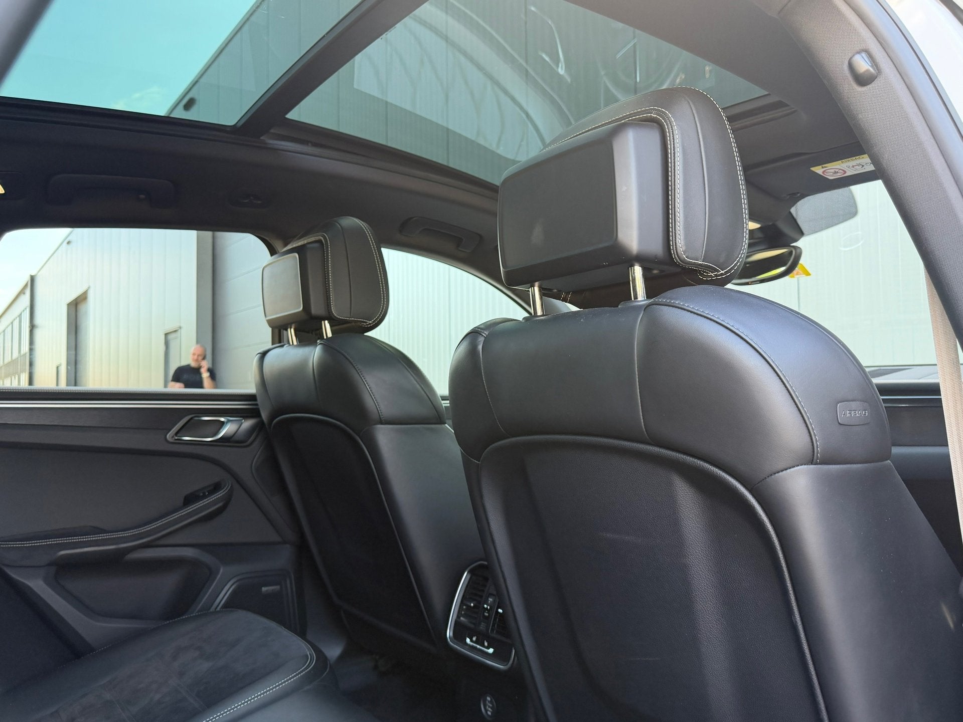 Foto 12 van Porsche Macan 3.0 GTS Pano Lucht Bose 21 inch