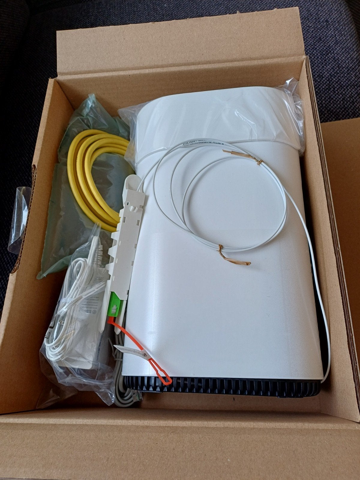 Nokia Glasmodem XS-2426G-B - Nieuw in doos, Computers en Software, Ophalen of Verzenden, Nieuw, Router met modem, Nokia