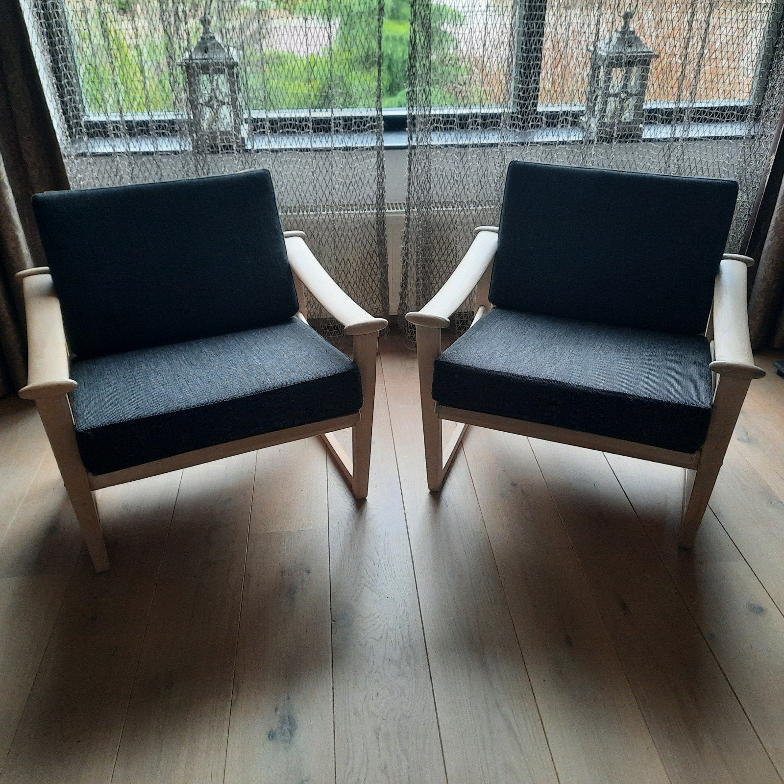 PASTOE 2x eiken stoelen SPADE CHAIRS  M Nissen Finn Juhl '60, Huis en Inrichting, Stoelen, Ophalen of Verzenden, Gebruikt, Stof