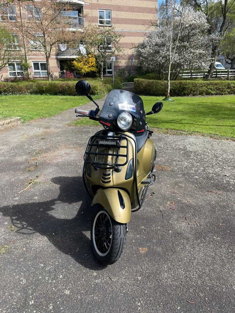 Vespa primavera 80cc full option, Fietsen en Brommers, Ophalen, Zo goed als nieuw, Benzine, Overige modellen