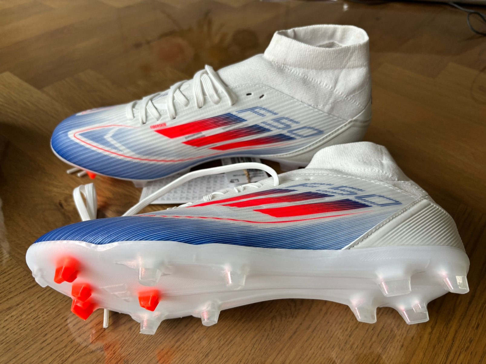 Nieuw in doos: Voetbalschoenen Adidas F50 - maat 43 1/3, Maat XS of kleiner, Schoenen, Nieuw, Ophalen of Verzenden
