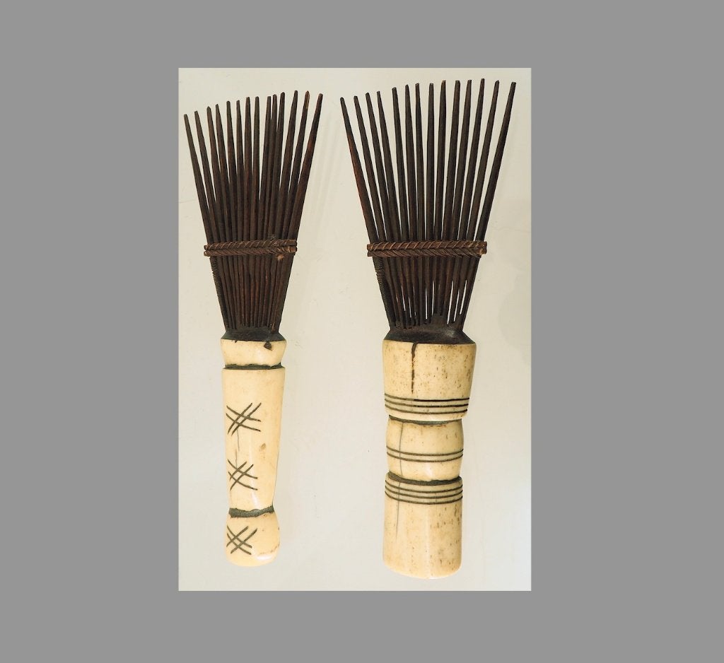 Afrikaanse Kam van bot / hout (251005-01en02) Prijs per stuk, Afrika, Overige typen, Handgemaakt, Ophalen of Verzenden