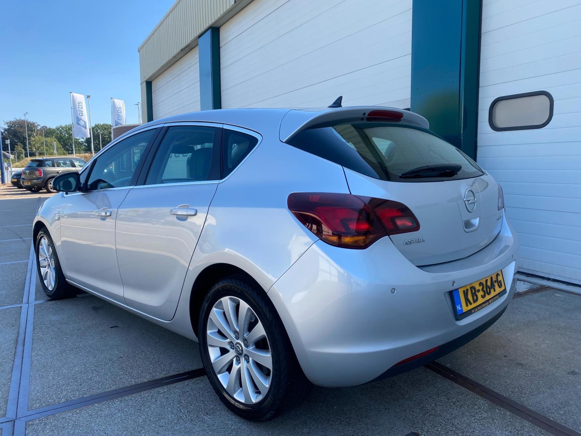 Opel Astra 1.7 CDTi S/S Cosmo, Auto's, Voorwielaandrijving, 730 kg, Gebruikt, Zwart