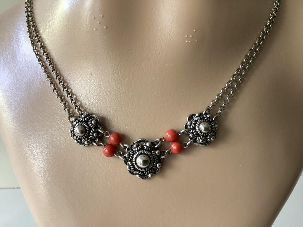 Collier met Zeeuwse Knoopjes ( in Hilversum ), Ophalen of Verzenden, Gebruikt, Verstelbaar