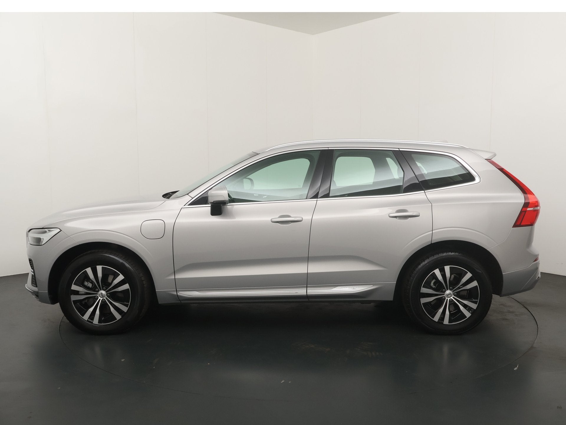 Volvo XC60 2.0 T6 Plug-in hybrid 350 pk AWD Core Bright | Pa, Auto's, Automaat, Gebruikt, 4 cilinders, 1969 cc