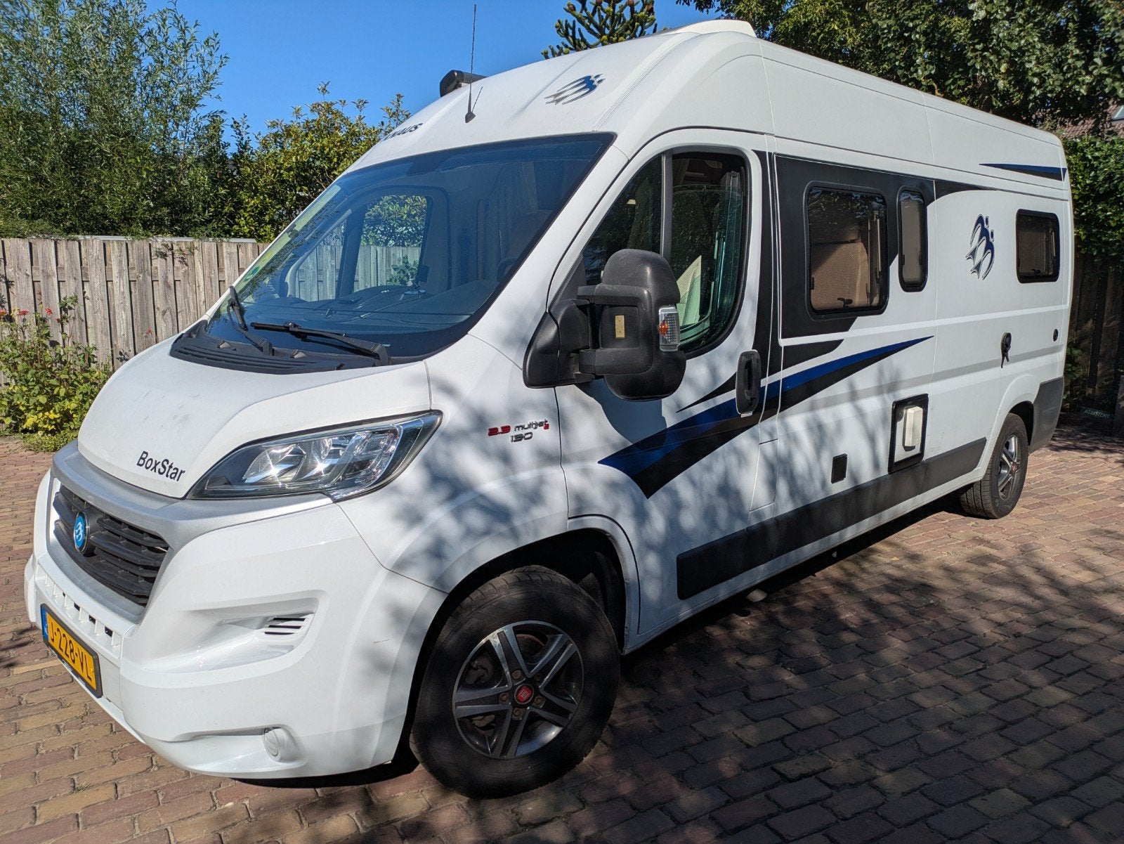 buscamper Knaus K250L. wit. 6 april 2017. 160985 km  €39900,, Particulier, Buscamper of Camperbus, Knaus