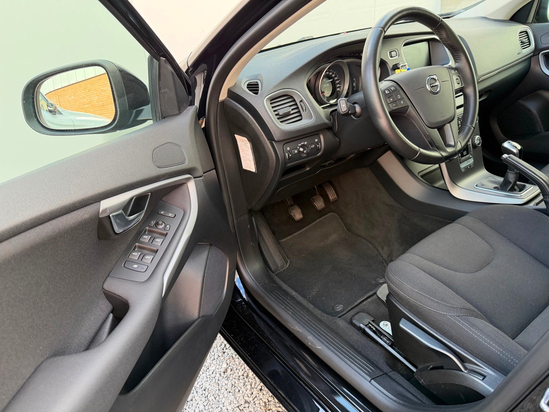 Volvo V40 2.0 D2 Momentum | 2017 |, Auto's, Volvo, Voorwielaandrijving, Stof, Gebruikt, 4 cilinders