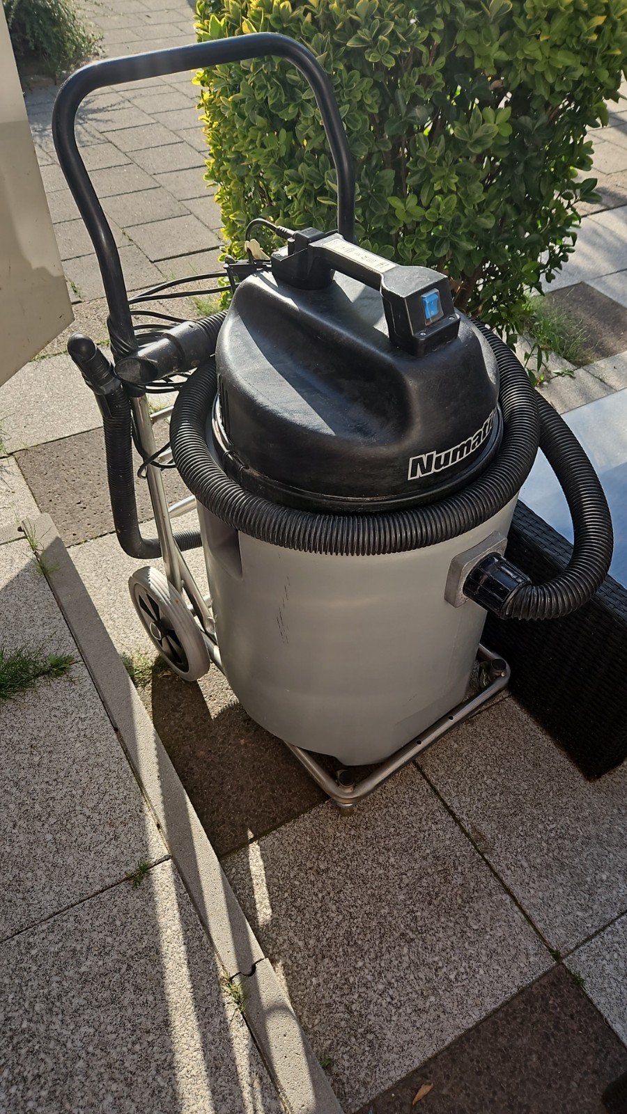 Professionele bouwstofzuiger voor puin en water, Ophalen
