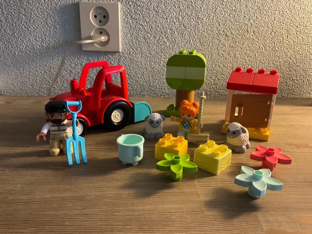 DUPLO Landbouwtractor en Dieren Verzorgen 10950, Kinderen en Baby's, Speelgoed | Duplo en Lego, City, Ophalen of Verzenden, Zo goed als nieuw