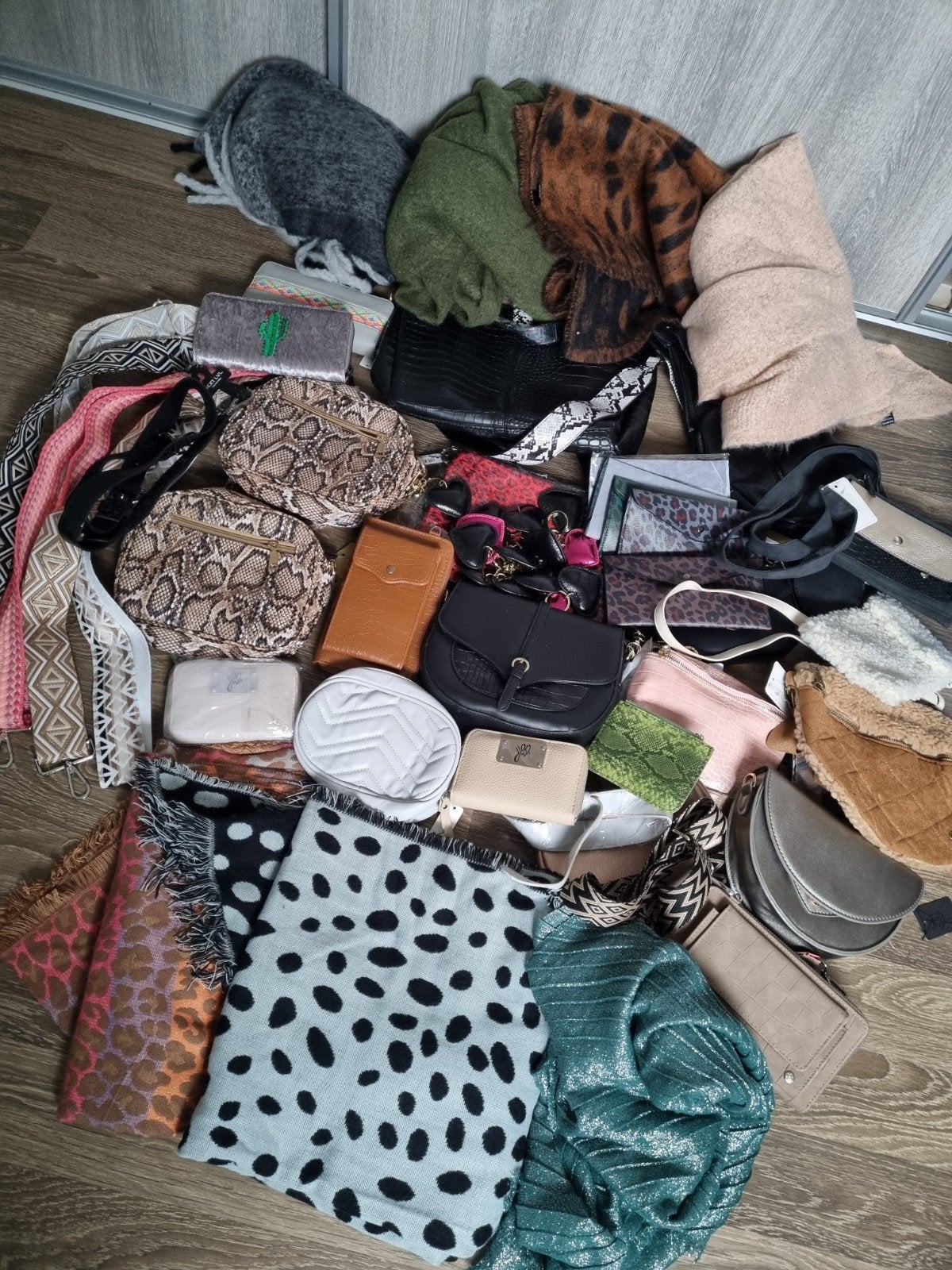 Partij tassen, portemonnee en sjaals, Ophalen of Verzenden, Nieuw, Overige kleuren