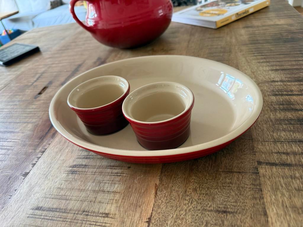 Le Creuset Ovenschaal met 2 Ramekins - Rood/Crème, Ophalen, Keramiek, Overige stijlen, Schaal of Schalen