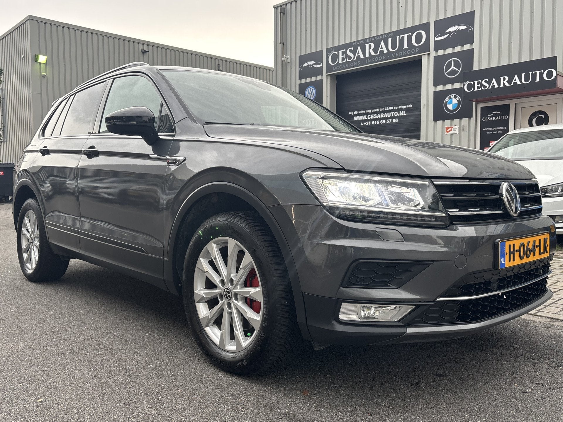 Volkswagen Tiguan 2.0 TSI 4Motion Highline / PANORAMA DAK /, Auto's, Volkswagen, Gebruikt, 4 cilinders, Bedrijf, Automaat
