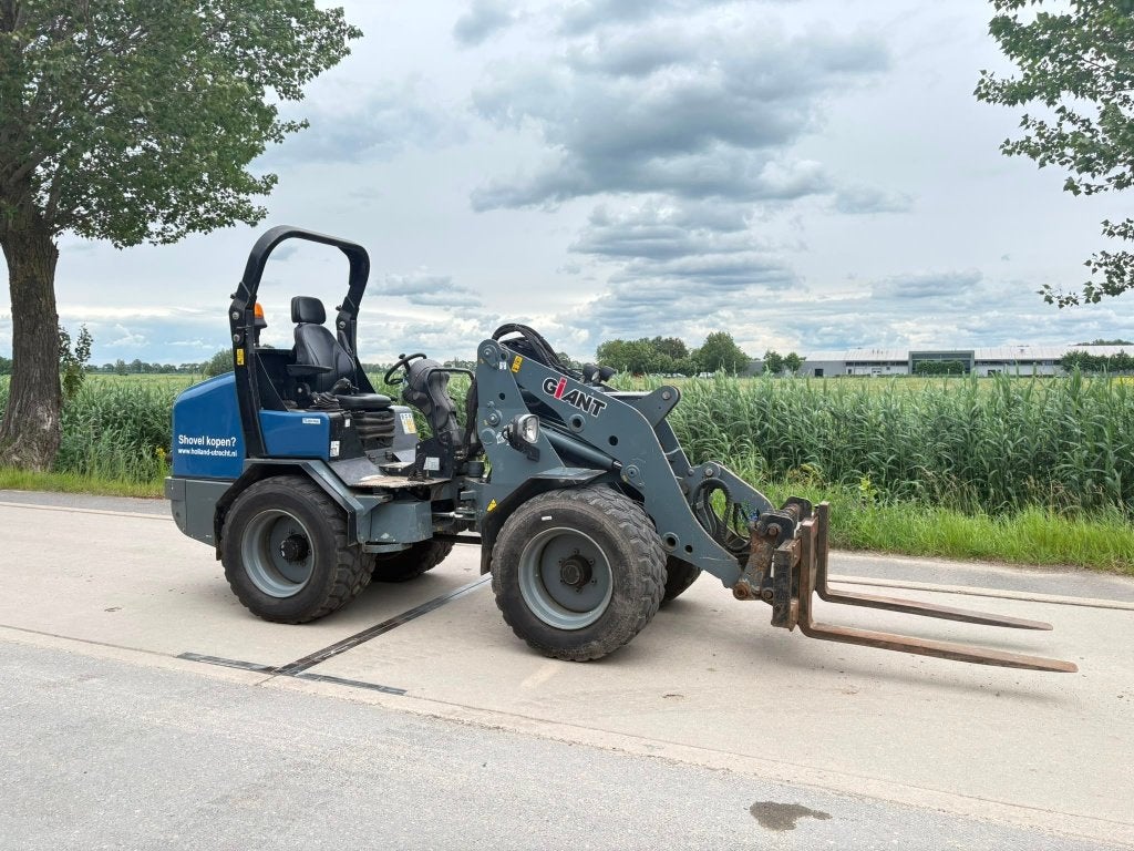 Giant 6004T Shovel, Zakelijke goederen, Machines en Bouw | Kranen en Graafmachines, Ophalen, Wiellader of Shovel