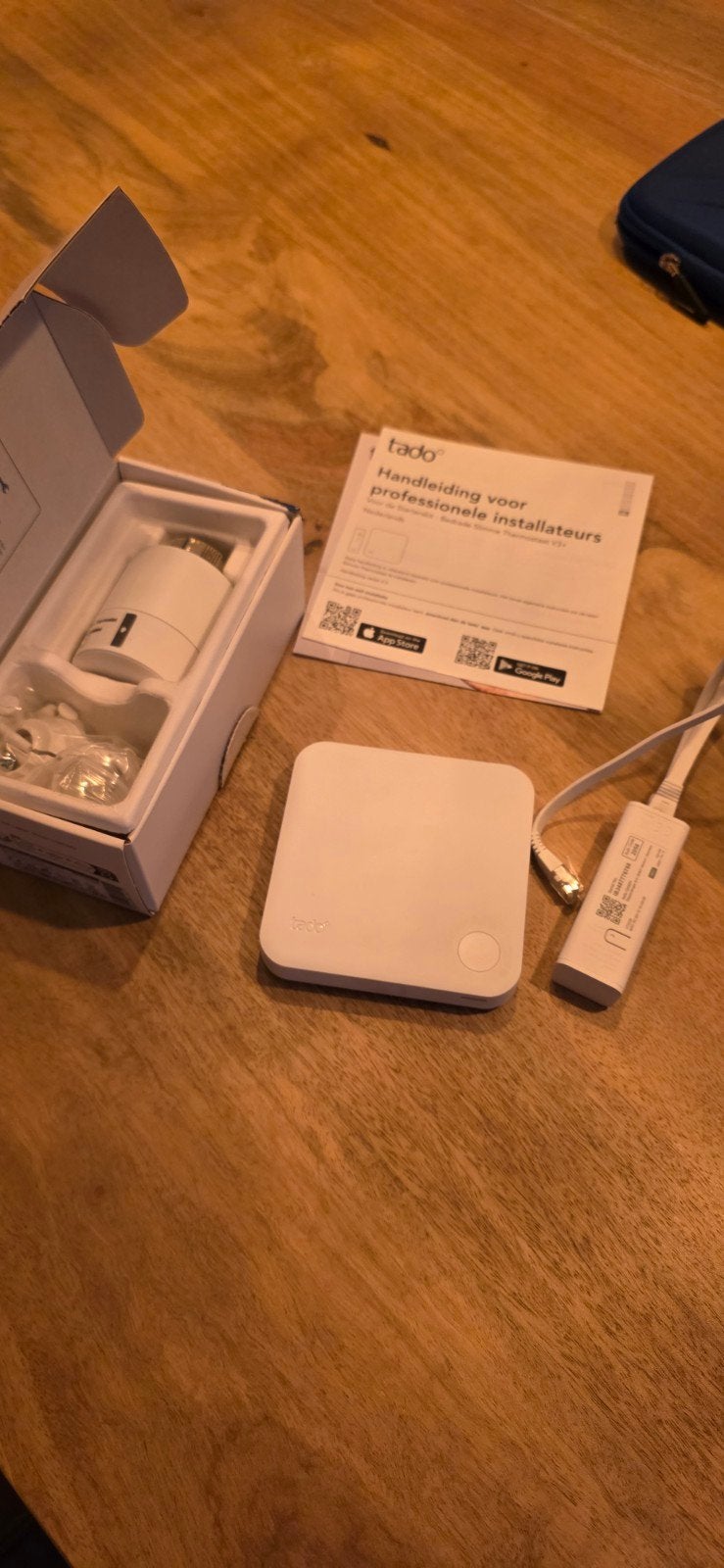 Tado Slimme thermostaat & Internet Bridge, Ophalen of Verzenden, Slimme thermostaat, Zo goed als nieuw
