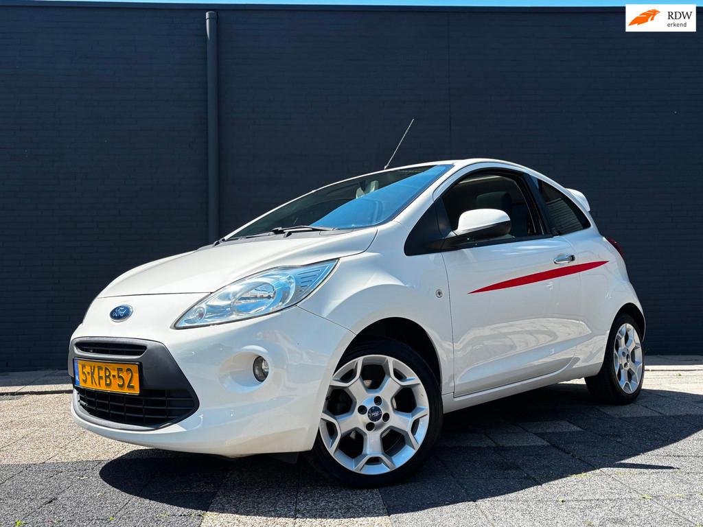 Ford Ka Titanium X | Pano | Stoelverw. | Bluetooth, Voorwielaandrijving, Euro 5, Stof, Gebruikt