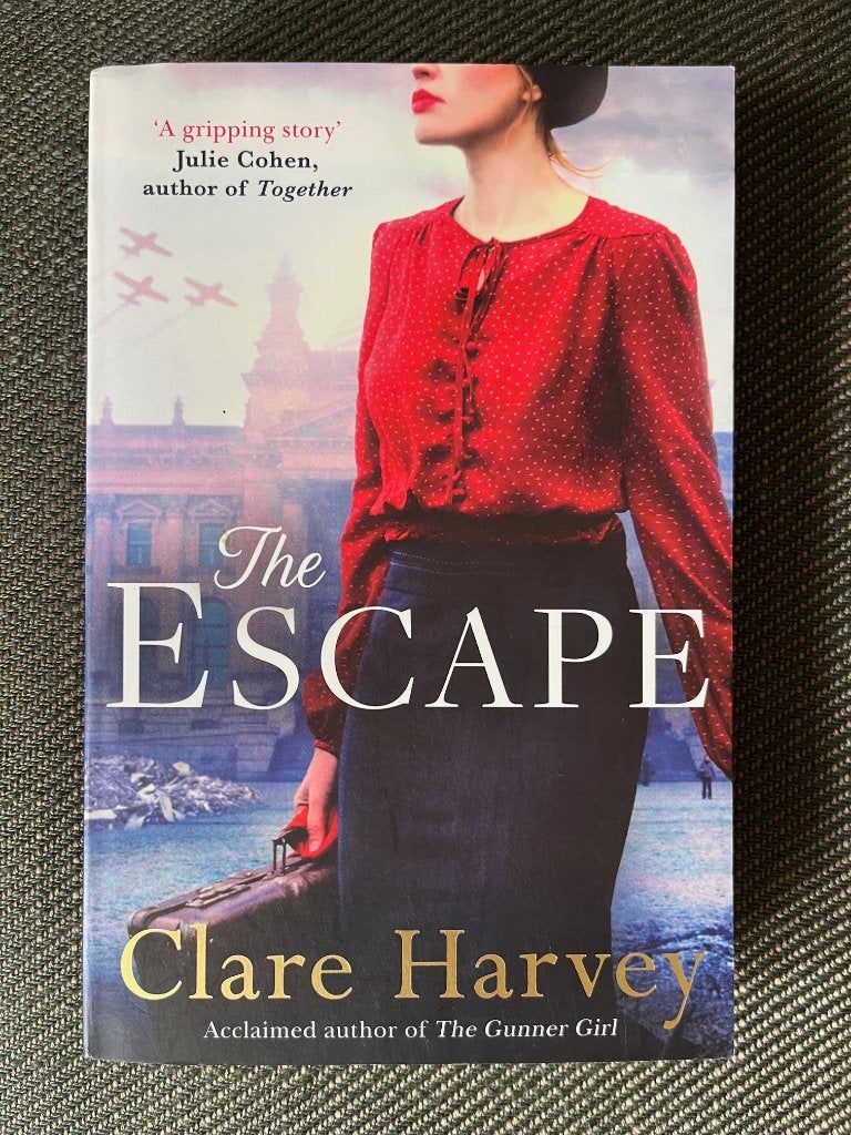 Clare Harvey - The escape. (Engelstalig), Ophalen of Verzenden, Zo goed als nieuw, Clare Harvey