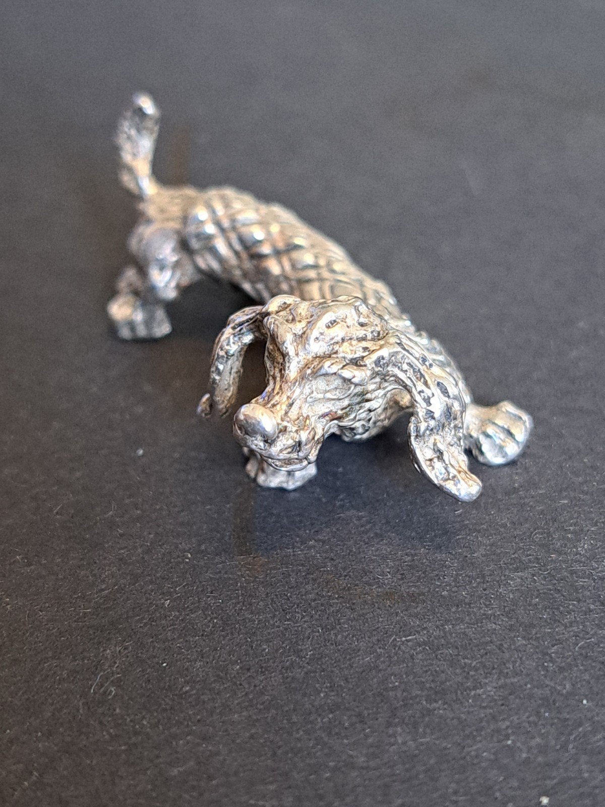 Zilveren miniatuur langharige teckel, Ophalen of Verzenden, Zilver