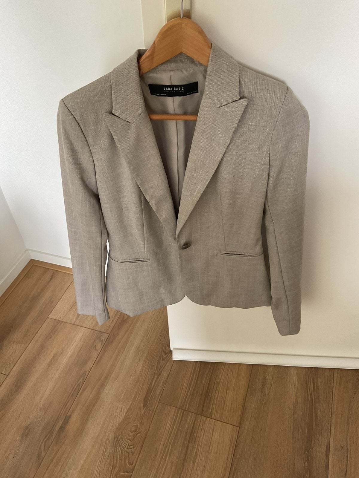 Te Koop: prachtig dames colbert/blazer, maat 34, Zara Basic, Beige, Ophalen of Verzenden, Zo goed als nieuw, Jasje