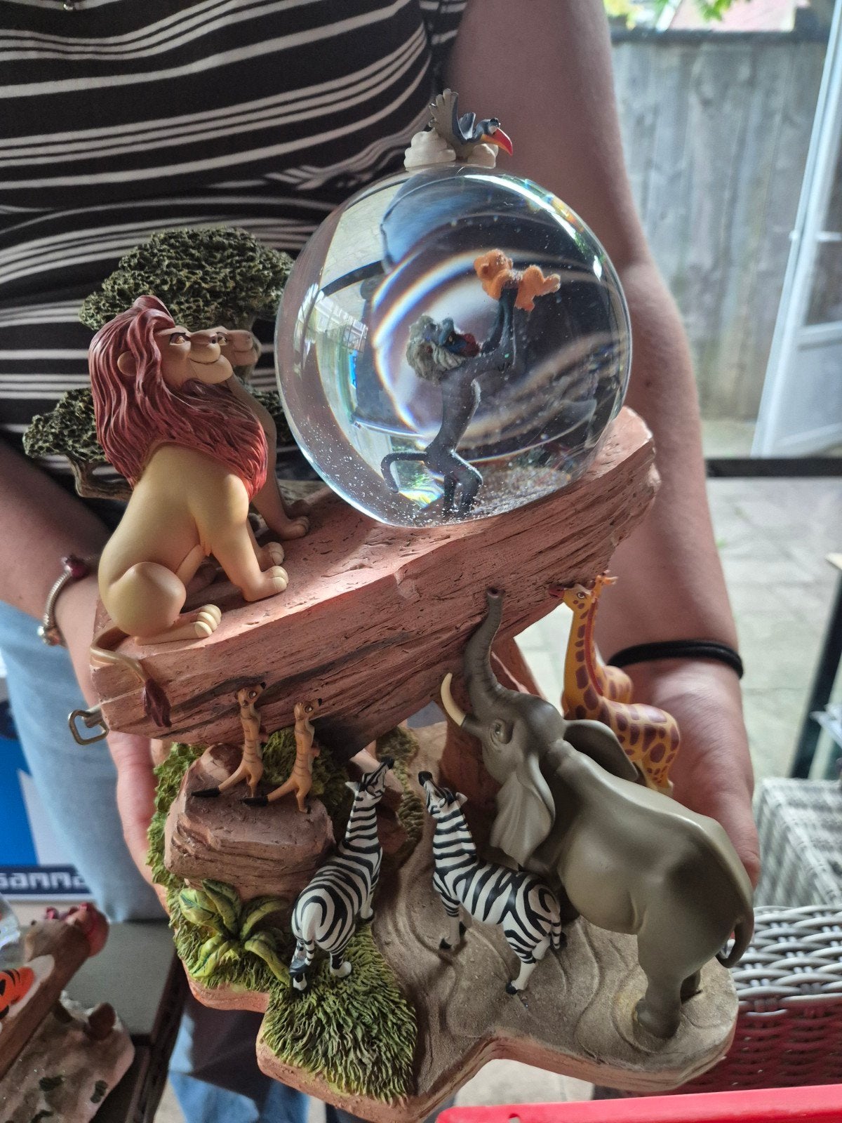 Snowglobe lion king disney, Ophalen of Verzenden, Leeuwenkoning of Jungle Boek, Zo goed als nieuw, Beeldje of Figuurtje