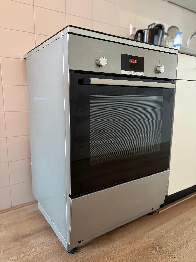 Bosch HLN39A050U fornuis, Ophalen, 4 kookzones, Zo goed als nieuw, Energieklasse A of zuiniger