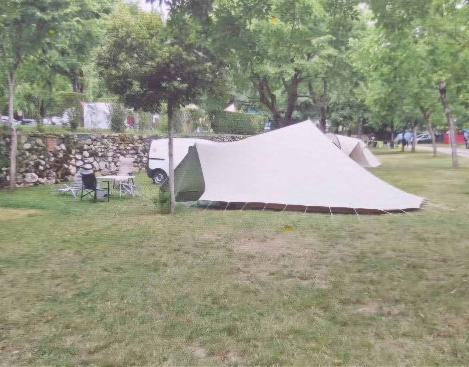 Ruime tent voor +/_ 4personen - Ideaal voor kamperen, Caravans en Kamperen, Ophalen, Gebruikt