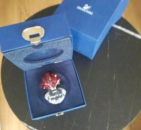 Swarovski in doos. Vaas met rode rozen, Verzamelen, Swarovski, Ophalen of Verzenden, Zo goed als nieuw, Figuurtje