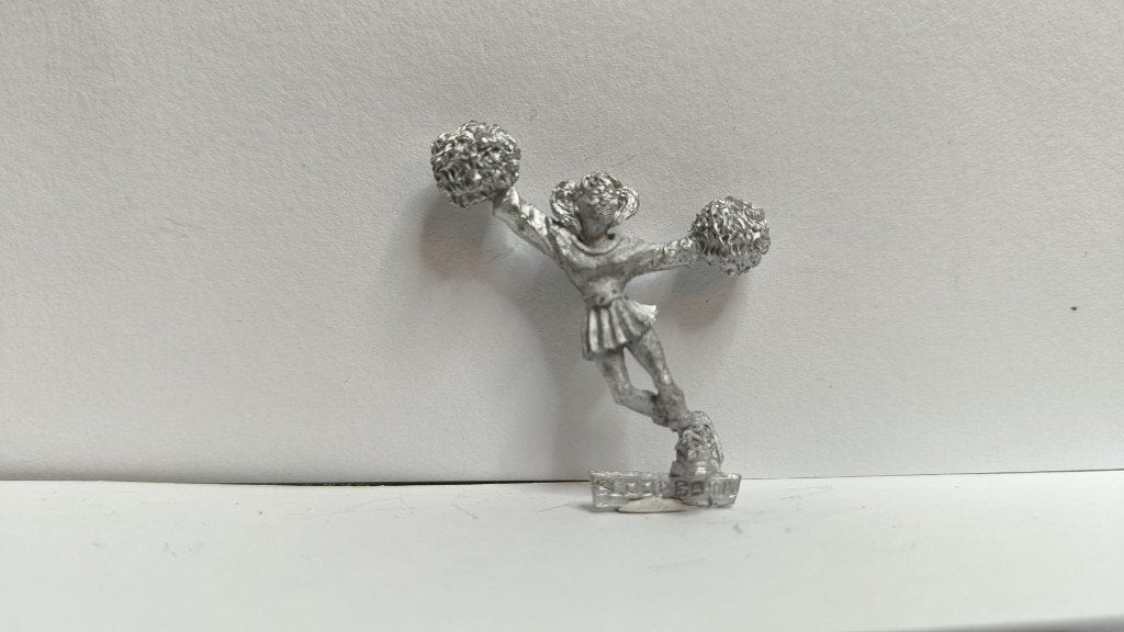 bloodbowl cheerleader metal, Verzenden, Zo goed als nieuw, 1:50 of kleiner, Figuur of Figuren