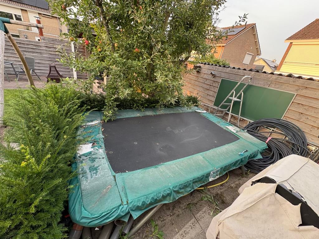 Berg trampoline rechthoekig, Ophalen, Gebruikt